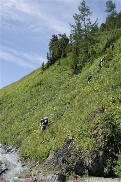 2010-08-05_08.02.43_Траверс крутых склонов Катуни